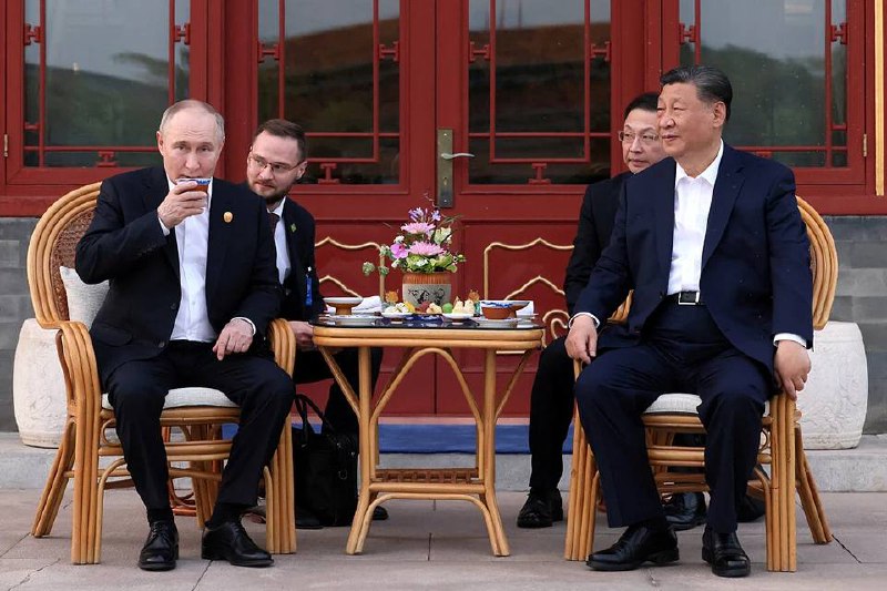 В. Путин и Си Цзиньпин на встрече 16 мая пили чай 🫖 — фото 1